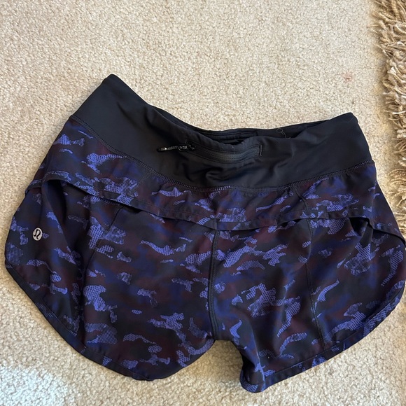 Lululemon 2.5 Speed Up Shorts - Picture 2 of 3